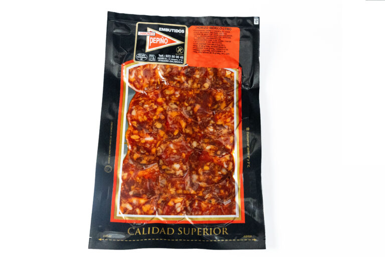 Sobre lonchas de chorizo ibérico cebo