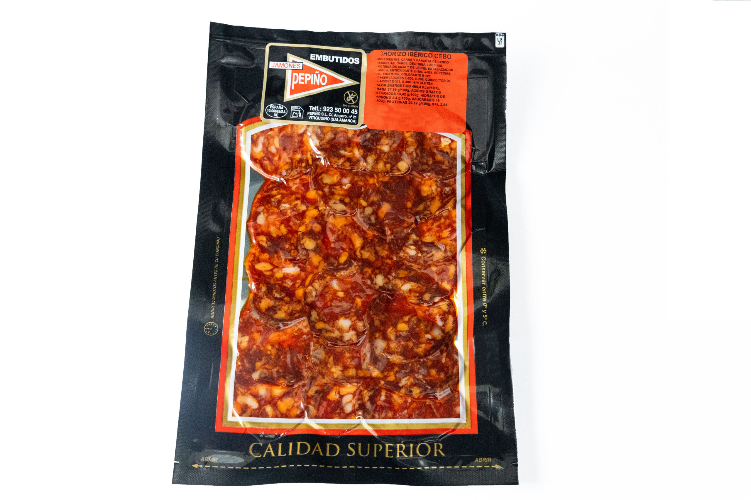 Sobre lonchas de chorizo ibérico cebo