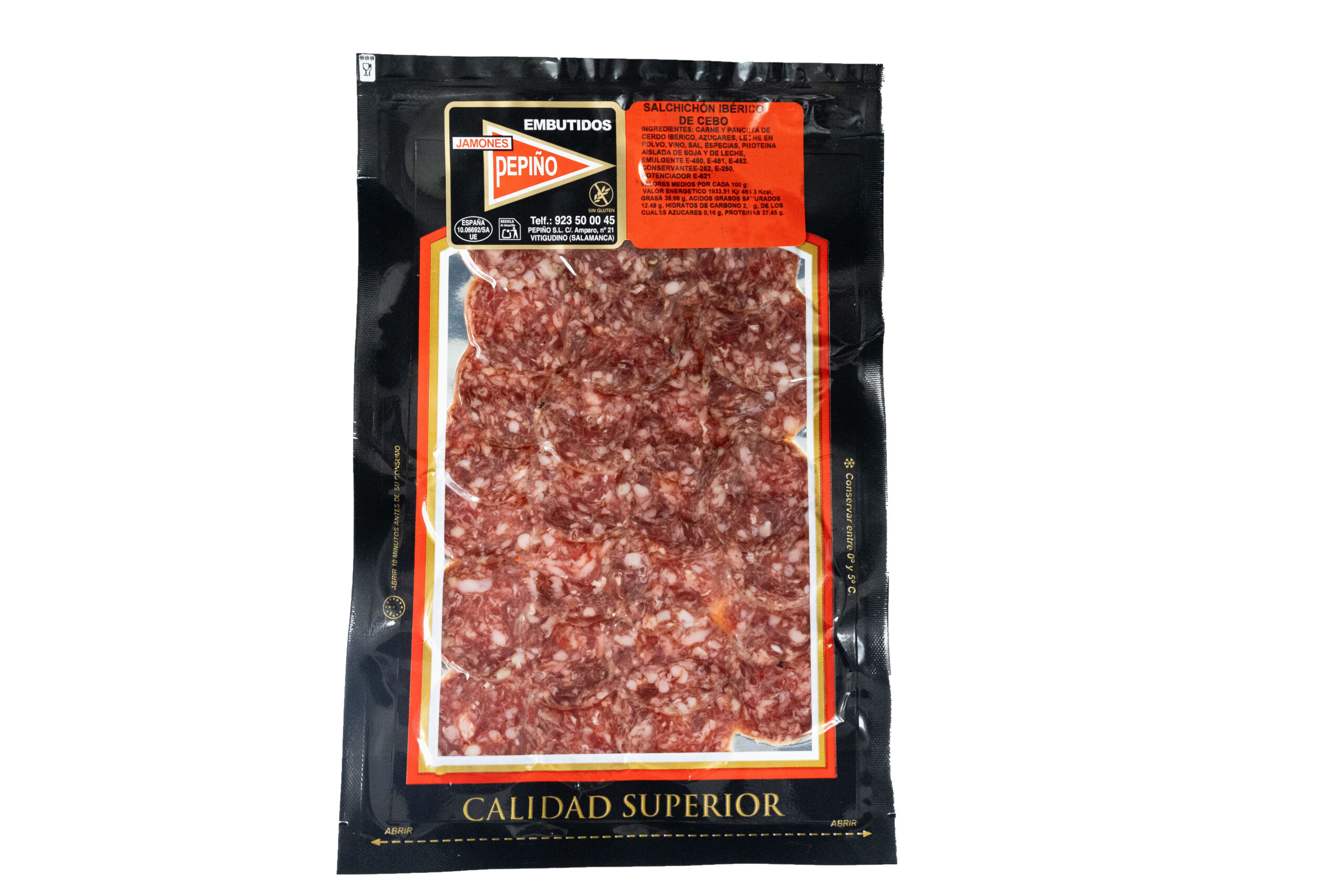 Sobre lonchas de salchichón ibérico cebo