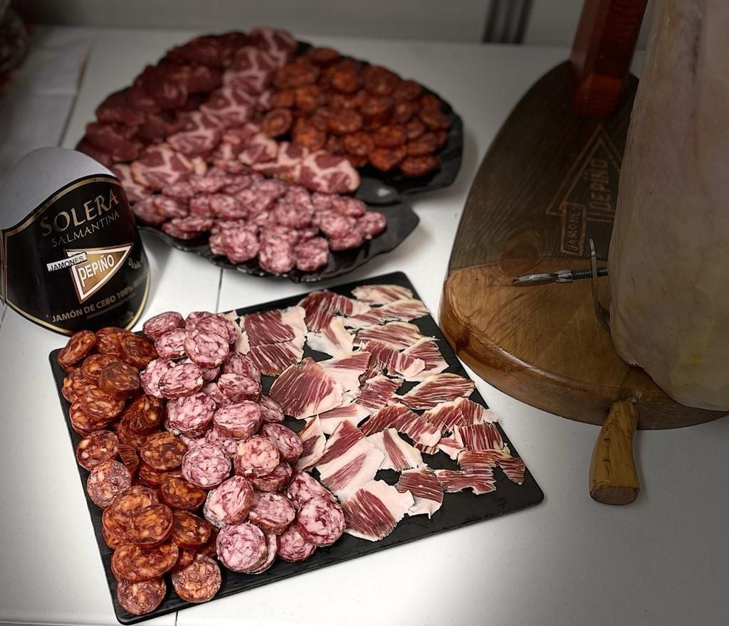 Tablas de embutidos ibéricos y jamón para eventos Tablas de embutidos ibéricos y jamón para eventos